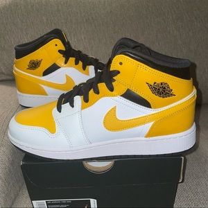 Air Jordan 1 Mid University Gold ⭐️
